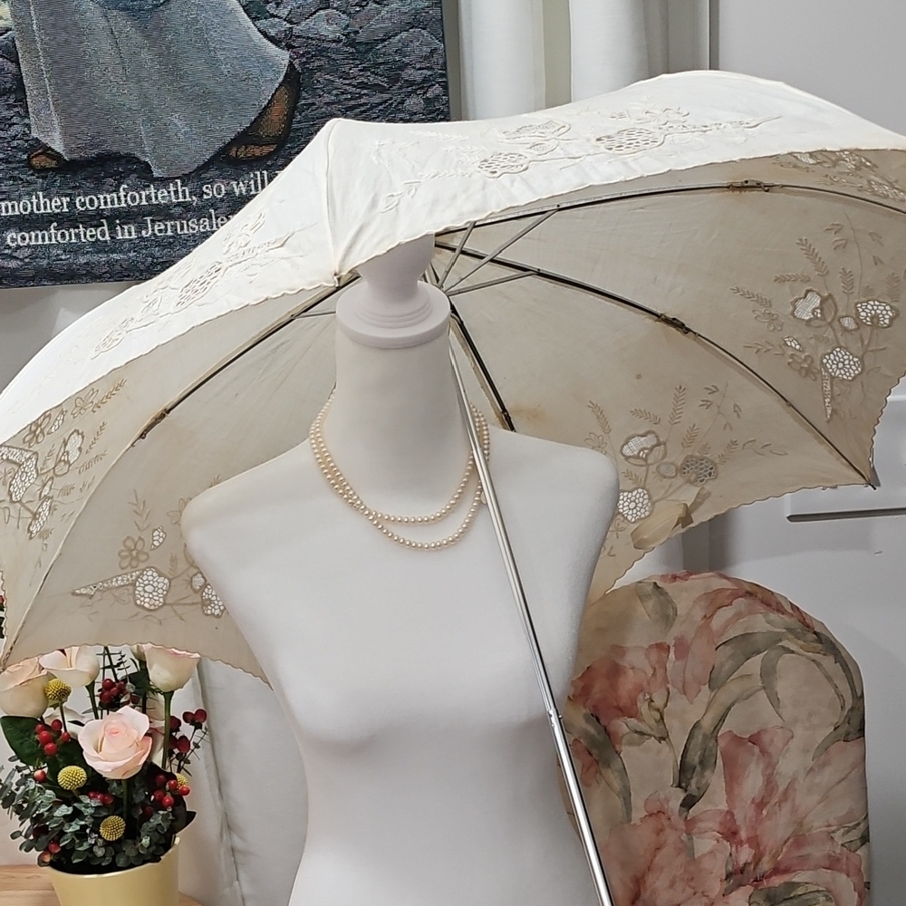 Japanese Vintage Elegant Cream Lace Parasol